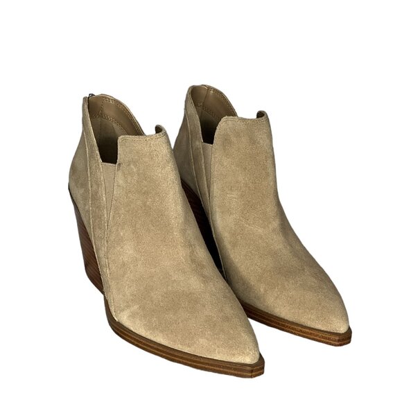 New Vince Camuto 7 M Beige Graden Suede Leather Zip Ankle Chelsea‎ Heel Booties - Picture 1 of 7